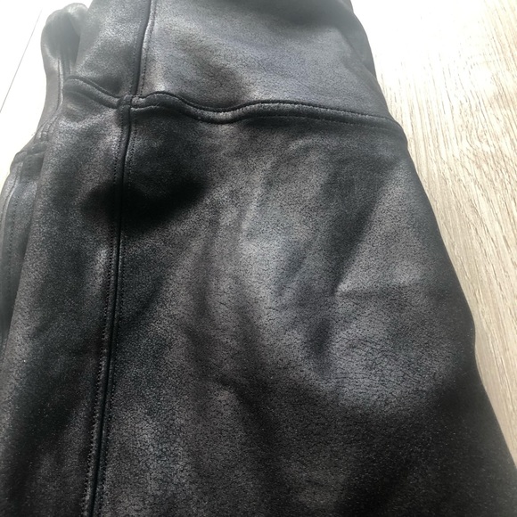 *SOLD* Spanx faux leather pleather leggings medium - Picture 14 of 14